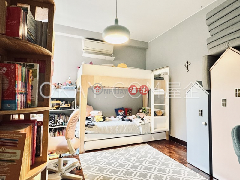 HK$ 14.1M | Block 45-48 Baguio Villa | Western District Efficient 2 bedroom with parking | For Sale