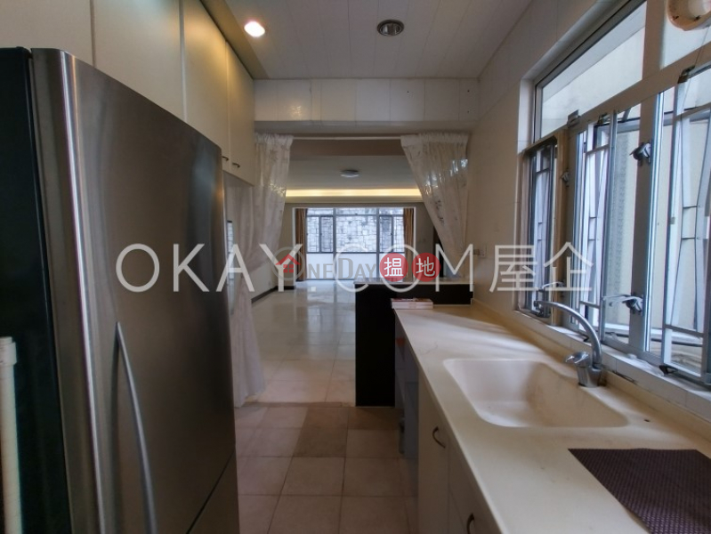 Efficient 3 bedroom with parking | For Sale | HILLSEA COURT 匯山園 Sales Listings