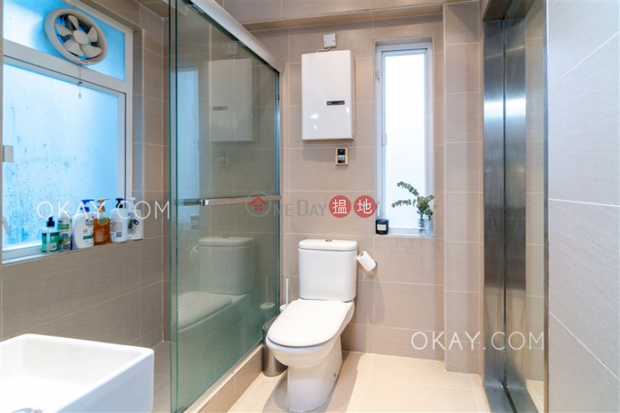 HK$ 16M, Fair Wind Manor | Western District, Rare 2 bedroom with balcony | For Sale