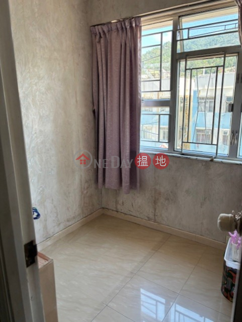A two-bedroom unit in Tuen Mun San Hui with convenient transportation | Golden Court 金滿閣 _0