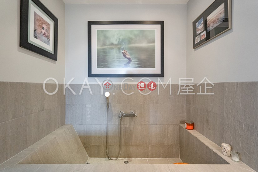 HK$ 15M | Hollywood Terrace | Central District | Nicely kept 2 bedroom on high floor with sea views | For Sale