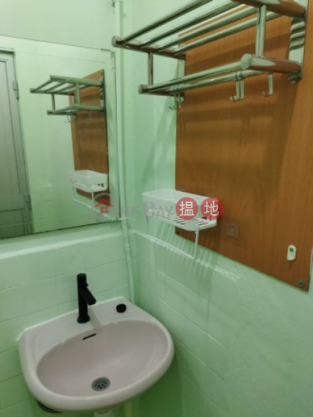 HK$ 5,800/ month | Luen Cheong (cheung) Building, Fanling | 免佣新裝修間隔實用廁廚儲齊全多窗中層唐樓