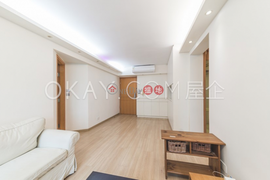 HK$ 13.5M, Tower 6 The Long Beach | Yau Tsim Mong Gorgeous 2 bedroom on high floor with sea views | For Sale