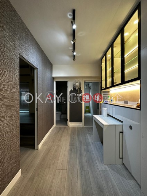 Practical 1 bedroom in Mid-levels West | For Sale | Maxluck Court 美樂閣 _0