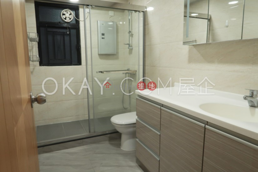 Nicely kept 3 bedroom with parking | For Sale | The Grand Panorama 嘉兆臺 Sales Listings