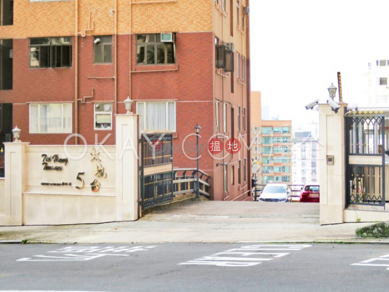 HK$ 11.5M | Tai Hang Terrace, Wan Chai District, Rare 2 bedroom with parking | For Sale