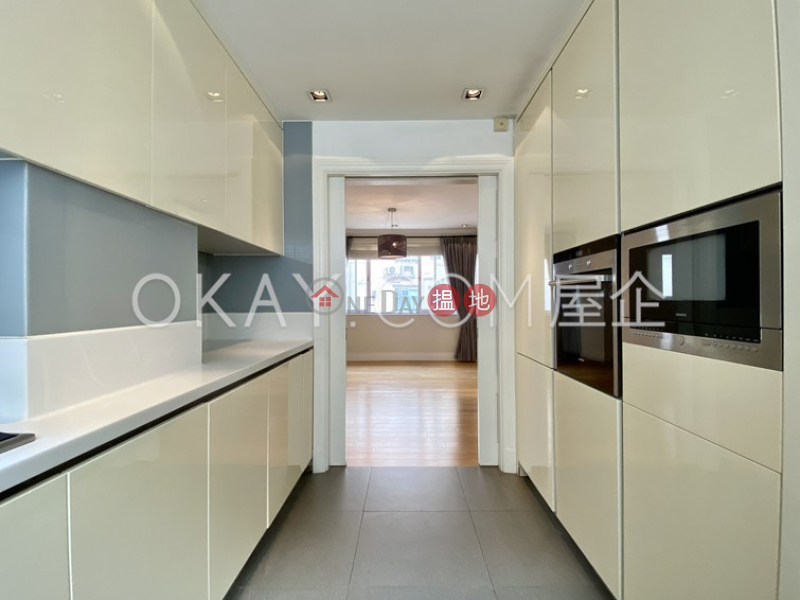 HK$ 52,000/ month Wah Sen Court Western District | Gorgeous 2 bedroom with balcony & parking | Rental