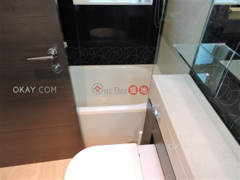 HK$ 27,000/ month Centre Place, Western District Lovely 2 bed on high floor with harbour views & balcony | Rental