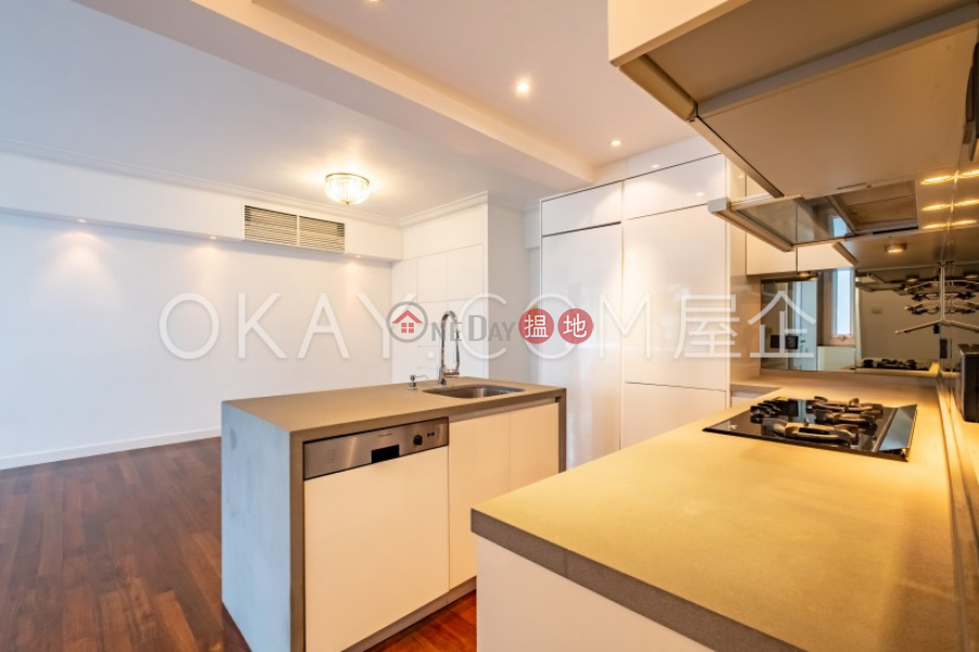 HK$ 22M, Kam Fai Mansion, Central District Tasteful 2 bedroom on high floor with parking | For Sale