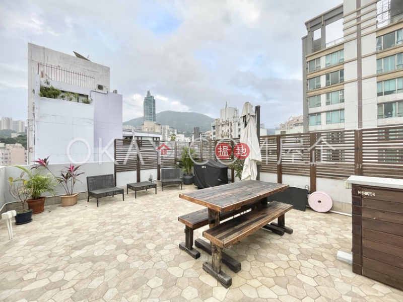 Charming 2 bedroom on high floor with rooftop | For Sale | Yuk Sau Mansion 毓秀大廈 Sales Listings