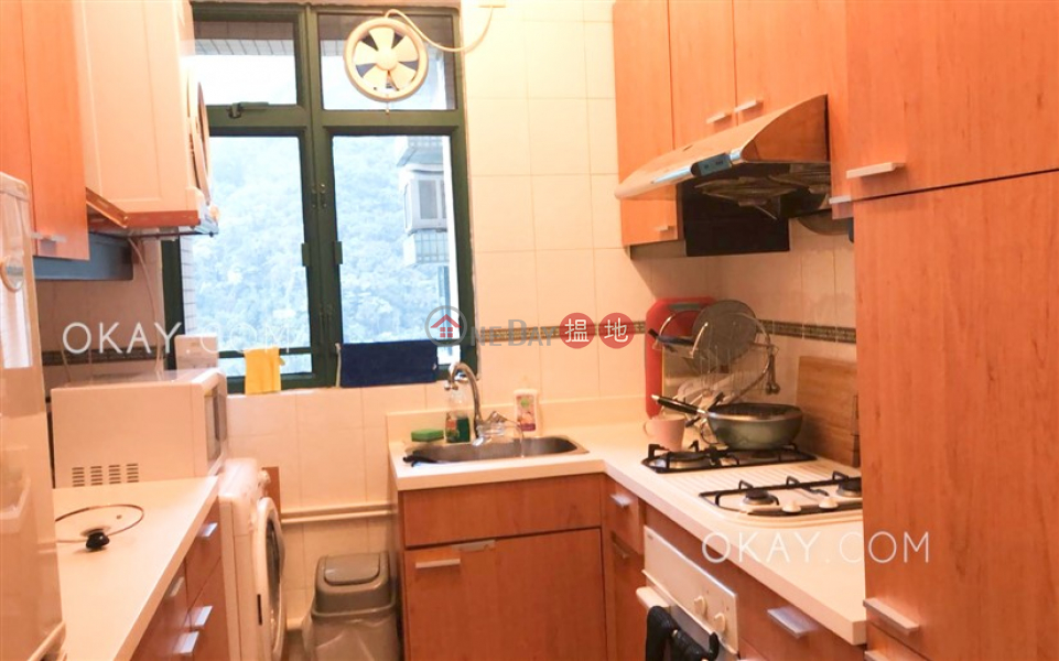 HK$ 30,000/ month Hillsborough Court Central District, Lovely 2 bedroom on high floor with parking | Rental