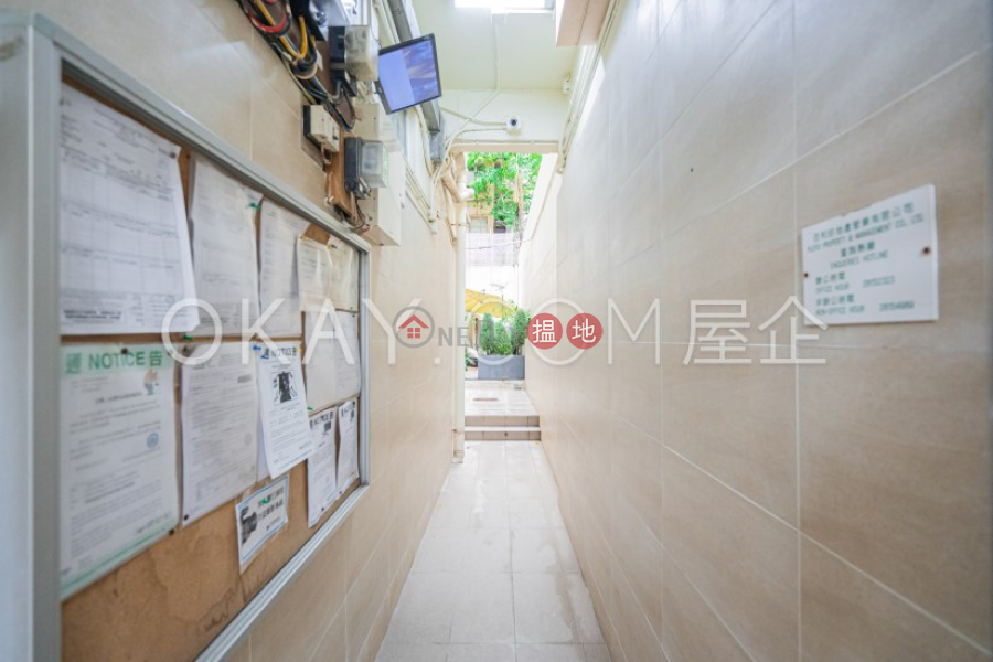 Practical studio with rooftop | For Sale, Tung Yuen Building 東源樓 Sales Listings | Central District (OKAY-S43798)