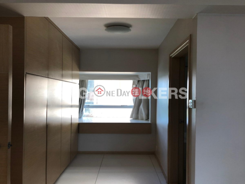 HK$ 29,800/ month Royal Court, Wan Chai District | 2 Bedroom Flat for Rent in Tai Hang