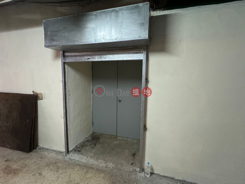 Property Search Hong Kong | OneDay | Industrial | Sales Listings | The car arrives at the workplace. And the price reduce