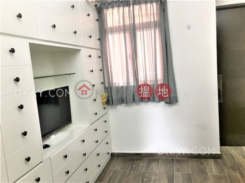 Nicely kept 1 bedroom on high floor with rooftop | For Sale | 11-13 Old Bailey Street 奧卑利街11-13號 _0
