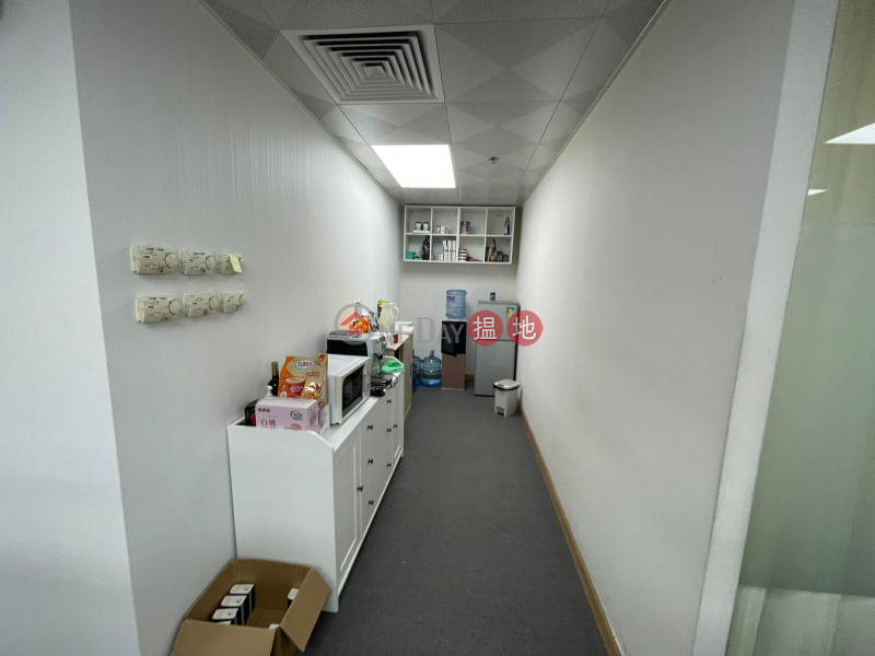 HK$ 50,000/ month | Kwai Tak Industrial Centre | Kwai Tsing District Kwai Chung Kwai Tak Industrial Center: Bright And Quite New Office Deco With Distinct Partitions