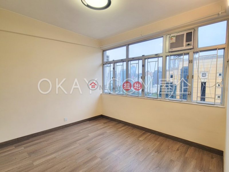 HK$ 11M | Bay View Mansion, Wan Chai District, Elegant 2 bedroom on high floor | For Sale