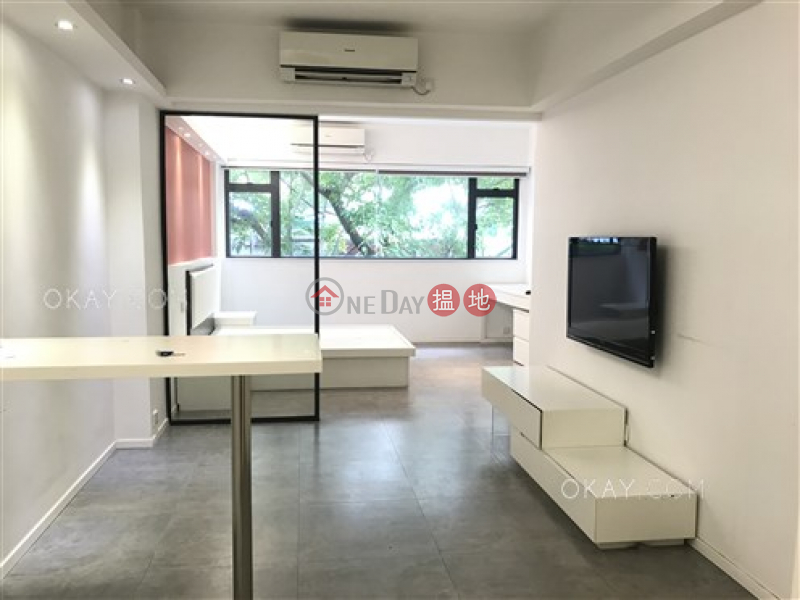 Charming 1 bedroom in Sheung Wan | Rental | 10 On Wo Lane 安和里10號 Rental Listings