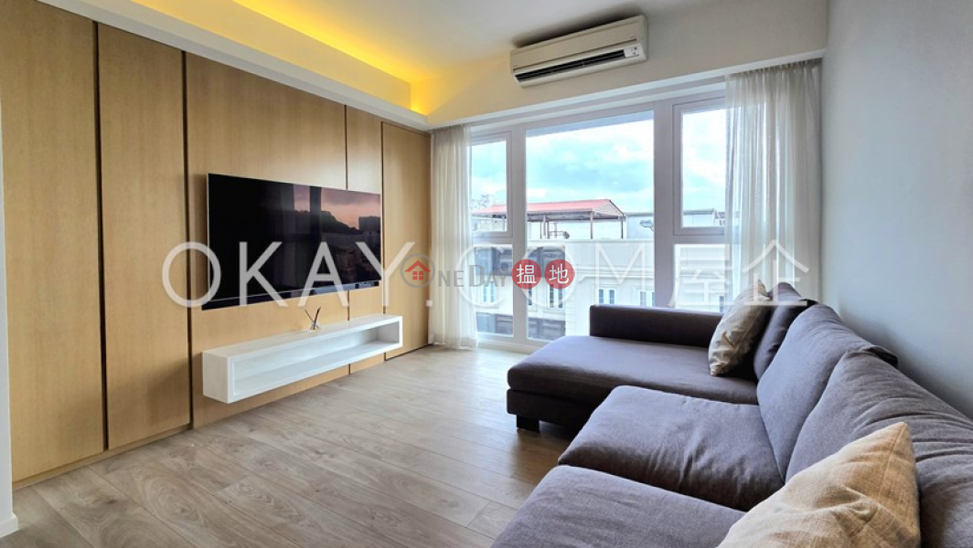 HK$ 50,000/ month, Sunlight Court Western District, Elegant penthouse with rooftop & parking | Rental