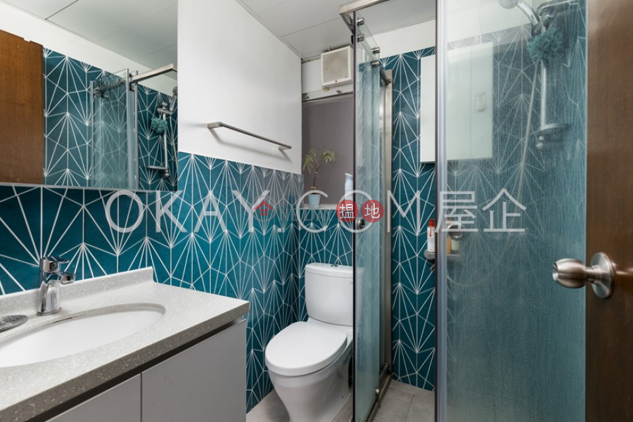 HK$ 36,000/ month Sherwood Court | Western District | Gorgeous 3 bedroom in Mid-levels West | Rental