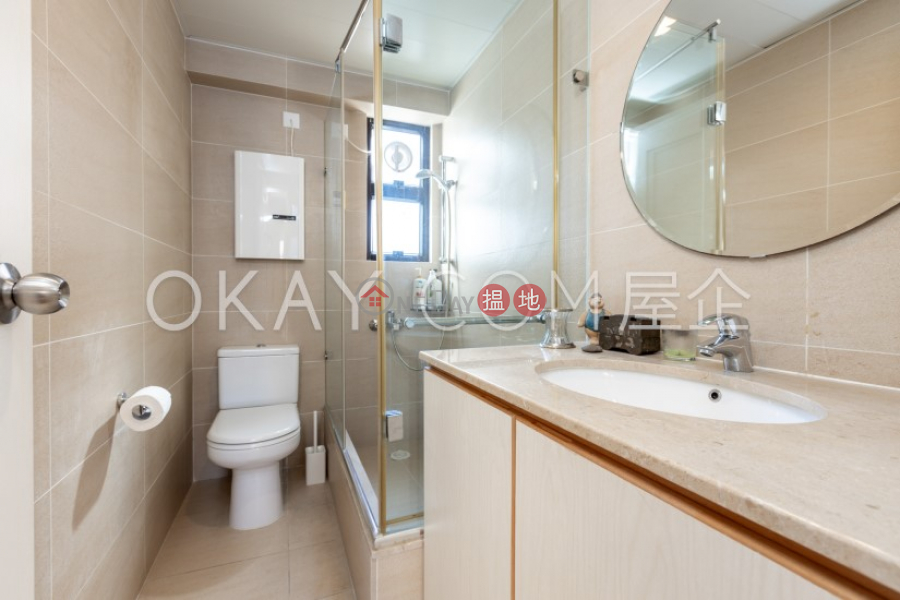 HK$ 18.5M, Vicky Court, Eastern District Stylish 3 bedroom on high floor with rooftop | For Sale