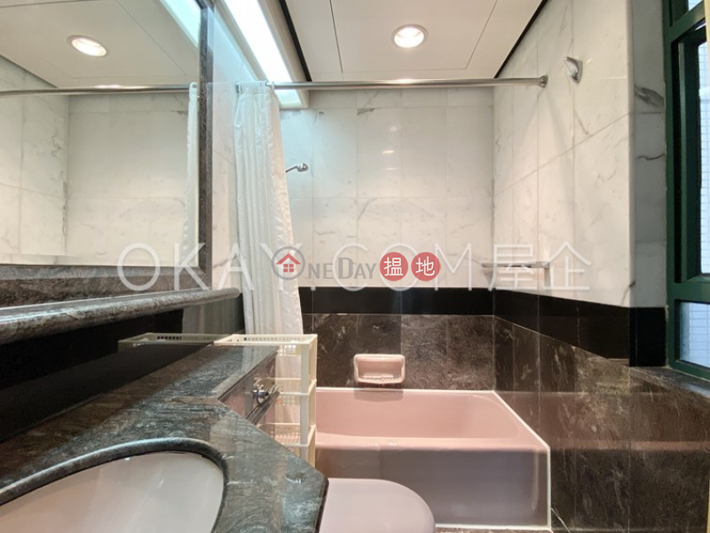 Lovely 1 bedroom on high floor with parking | For Sale | Hillsborough Court 曉峰閣 Sales Listings