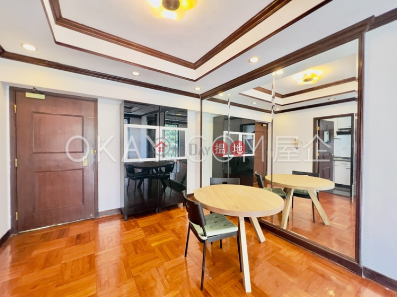 HK$ 18.8M, Scenecliff Western District | Elegant 3 bedroom on high floor with balcony & parking | For Sale
