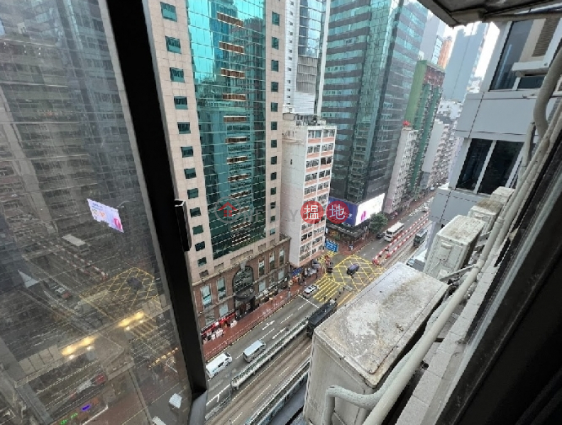 HK$ 17,500/ month Chung Pont Commercial Centre, Wan Chai District, TEL: 98755238