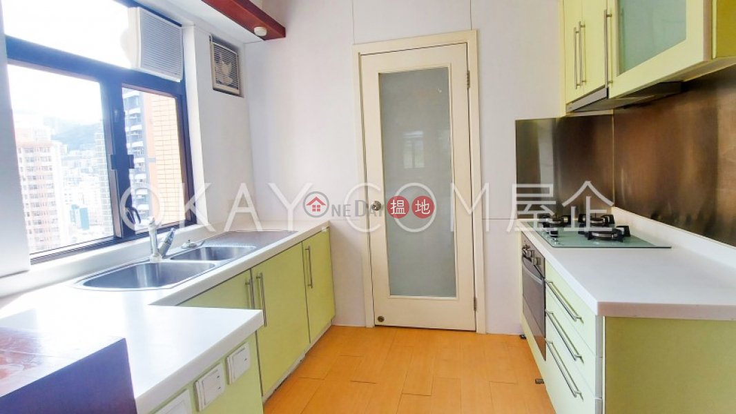 HK$ 26M | San Francisco Towers Wan Chai District | Efficient 3 bedroom with balcony & parking | For Sale