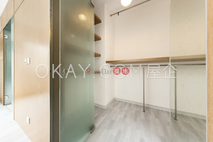 HK$ 25.5M, Skyline Mansion, Western District Efficient 4 bedroom with balcony & parking | For Sale