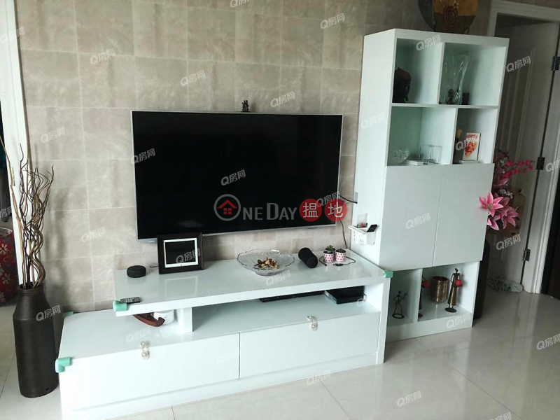 Property Search Hong Kong | OneDay | Residential, Sales Listings Luen Hong Apartment | 3 bedroom Mid Floor Flat for Sale