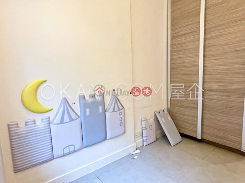 HK$ 23M Pine Gardens | Wan Chai District, Elegant 3 bedroom with balcony | For Sale