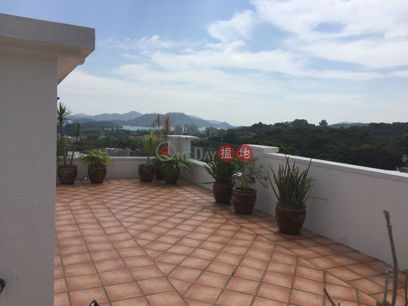 Lovely 2/f + Roof Apt + 1 CP, Nam Shan Village 南山村 Rental Listings | Sai Kung (SK0978)