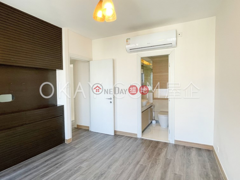 Lovely 2 bedroom on high floor with balcony | For Sale | Centrestage 聚賢居 Sales Listings