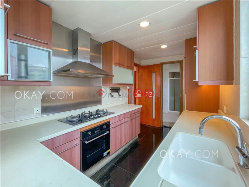 HK$ 60,000/ month Parc Palais Tower 8, Yau Tsim Mong | Luxurious 3 bedroom with balcony & parking | Rental