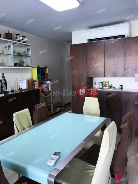 Property Search Hong Kong | OneDay | Residential | Rental Listings | Block 8 Yat Wah Mansion Sites B Lei King Wan | 3 bedroom Low Floor Flat for Rent
