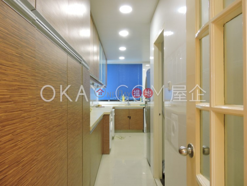 Gorgeous 3 bedroom with balcony & parking | Rental | 18-20 Happy View Terrace 樂景臺18-20號 Rental Listings