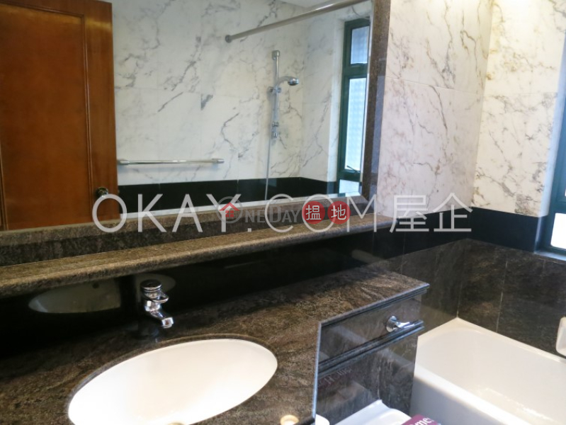 Gorgeous 3 bedroom with parking | Rental, Hillsborough Court 曉峰閣 Rental Listings | Central District (OKAY-R18815)