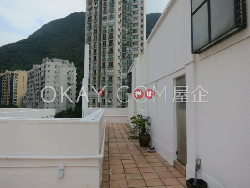 HK$ 75,000/ month, Alpine Court | Western District Efficient 3 bed on high floor with rooftop & parking | Rental