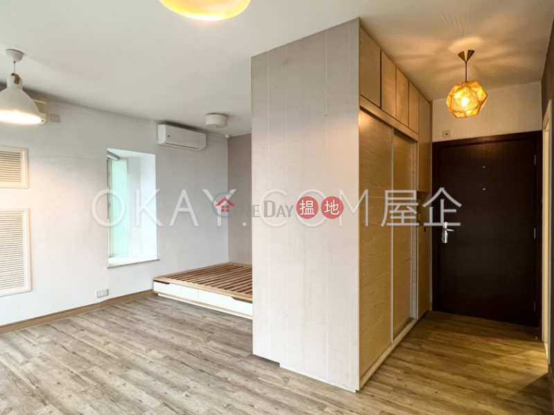 Lovely high floor with sea views & balcony | For Sale, 108 Hollywood Road | Central District | Hong Kong, Sales, HK$ 8.5M