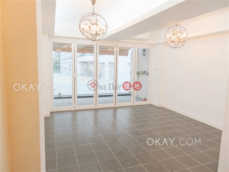 Practical with terrace & balcony | Rental | 42 Aberdeen Street 鴨巴甸街42號 Rental Listings