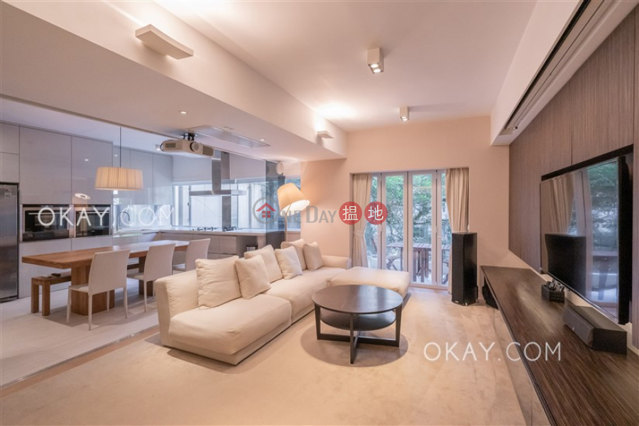 Stylish 2 bedroom with balcony | Rental, Emerald Court 翡翠樓 Rental Listings | Western District (OKAY-R48392)