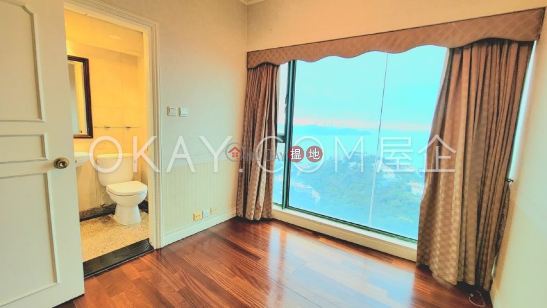 Charming 4 bedroom with parking | For Sale | Royalton 豪峰 Sales Listings
