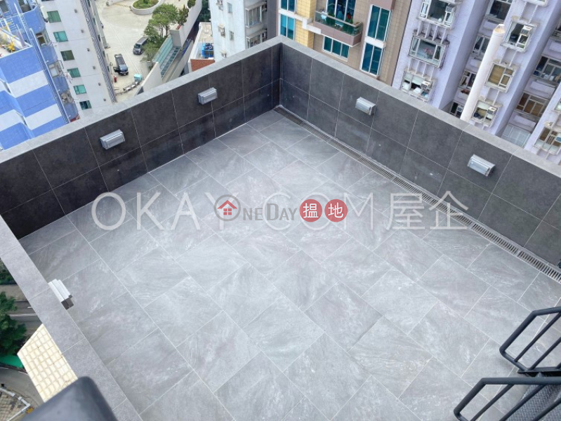 HK$ 13M | Golden Lodge Western District Gorgeous 1 bed on high floor with sea views & rooftop | For Sale