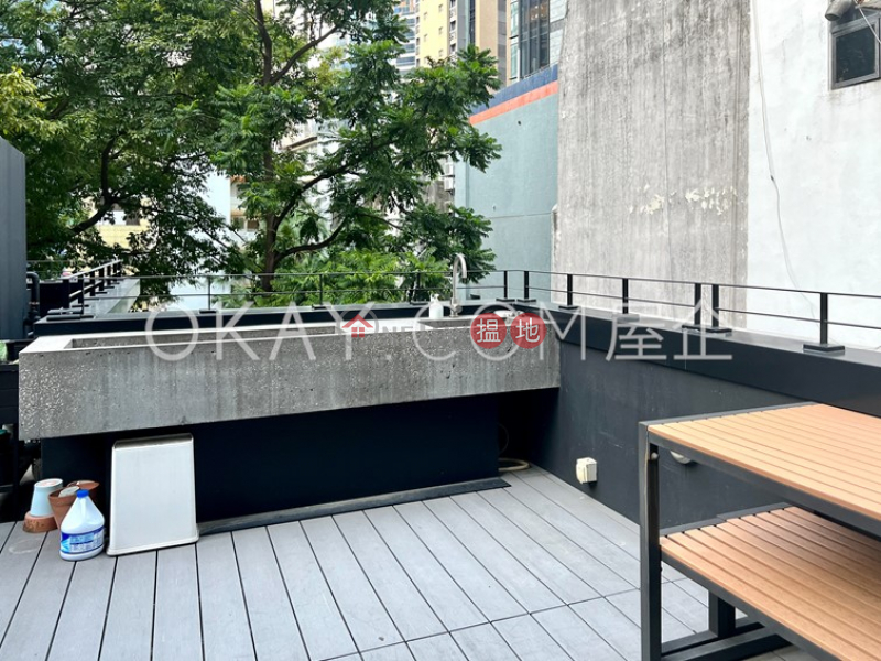 HK$ 47,000/ month 13 Peel Street Central District | Stylish 1 bedroom on high floor with rooftop | Rental