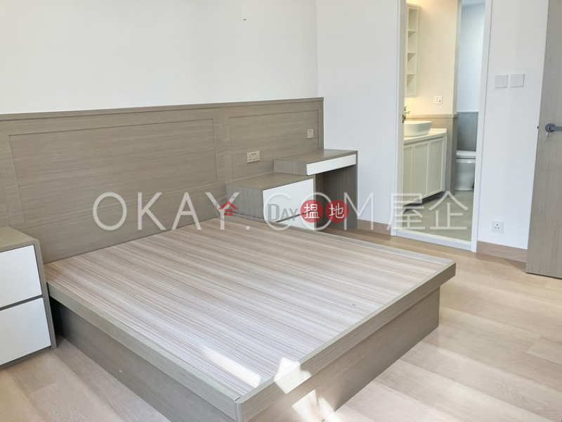 Luxurious 3 bedroom on high floor with balcony | Rental | GLENEALY TOWER 華昌大廈 Rental Listings