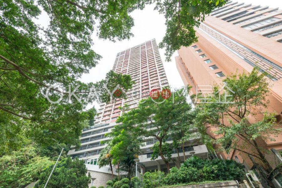 Efficient 3 bedroom on high floor with parking | For Sale | Block B Grandview Tower 慧景臺 B座 Sales Listings