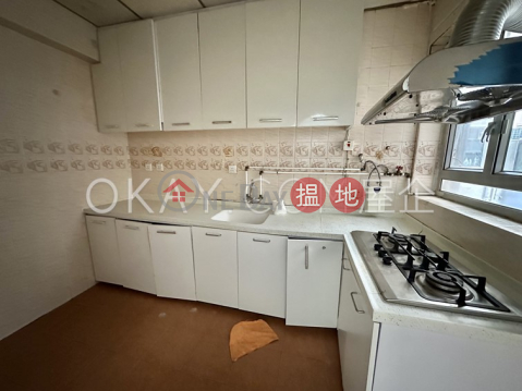 Lovely 3 bedroom with balcony & parking | Rental | Emerald Court 翡翠樓 _0