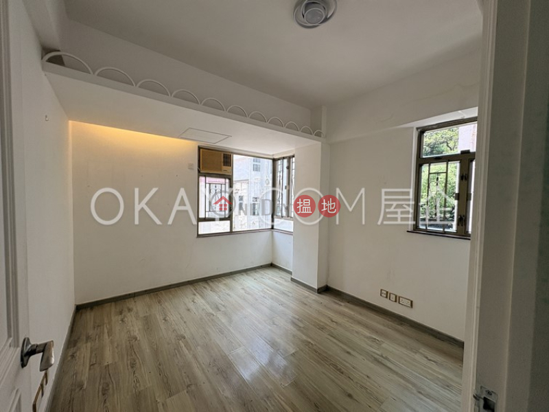 Elegant 3 bedroom with balcony | For Sale | King\'s Garden 健園 Sales Listings