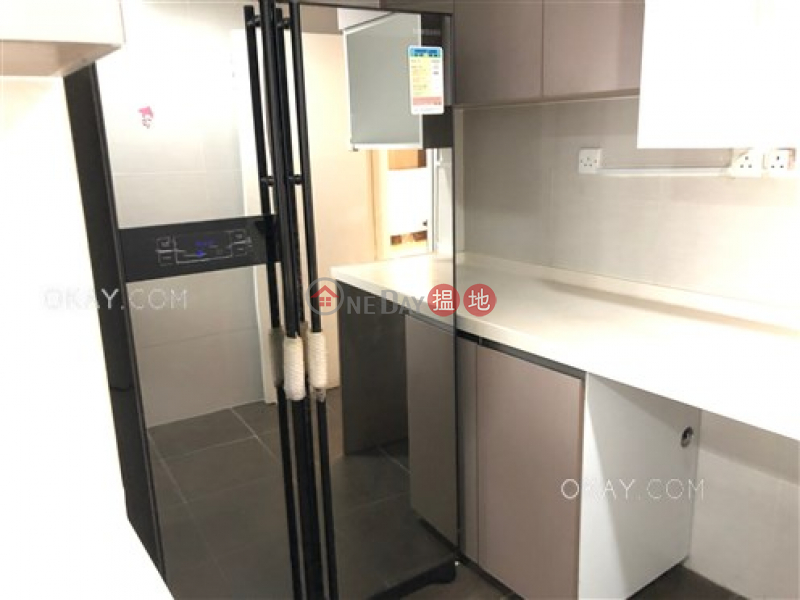 HK$ 17M, Miramar Villa | Wan Chai District | Stylish 3 bedroom with parking | For Sale